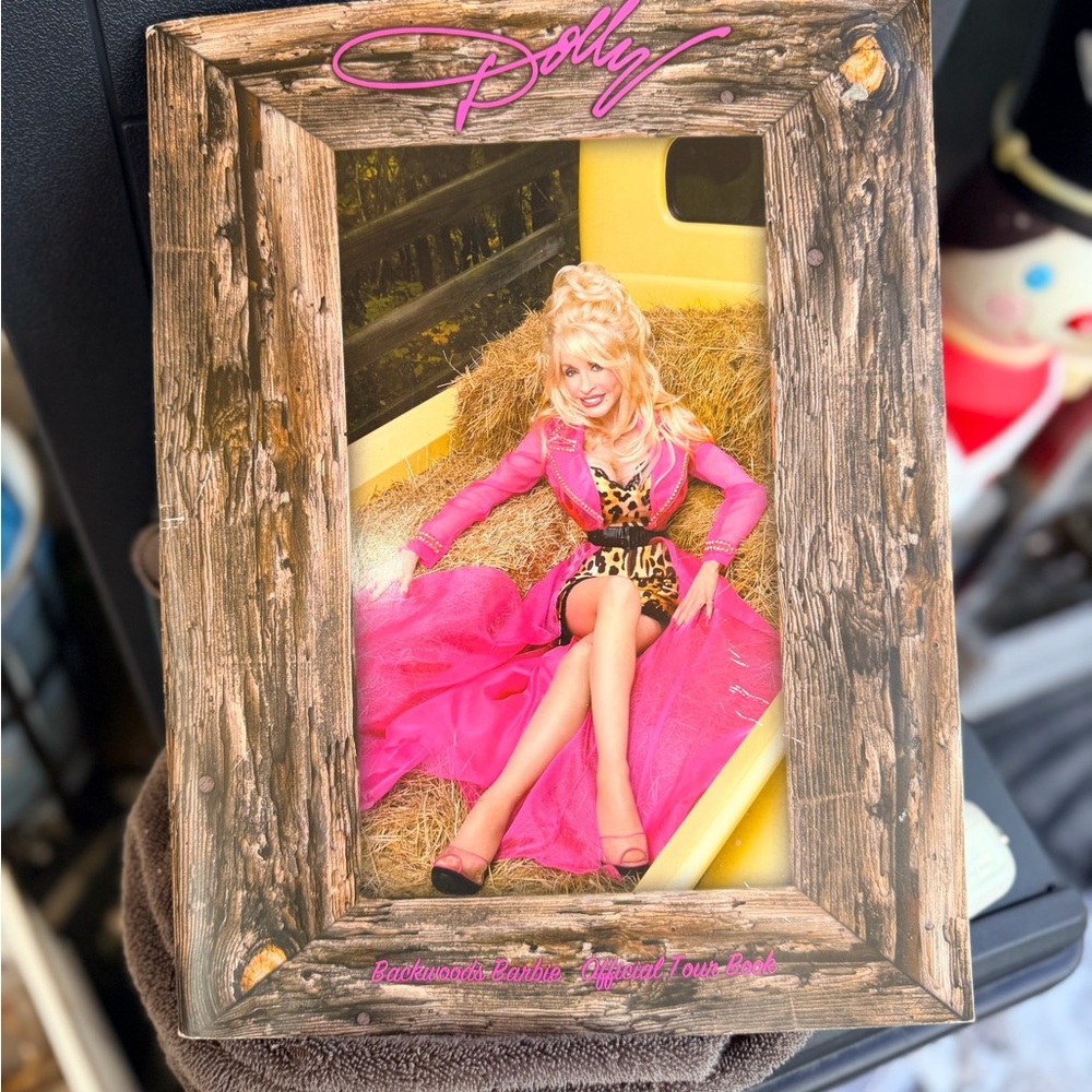 2007 Dolly Parton "Rhinestone" Collectors book.